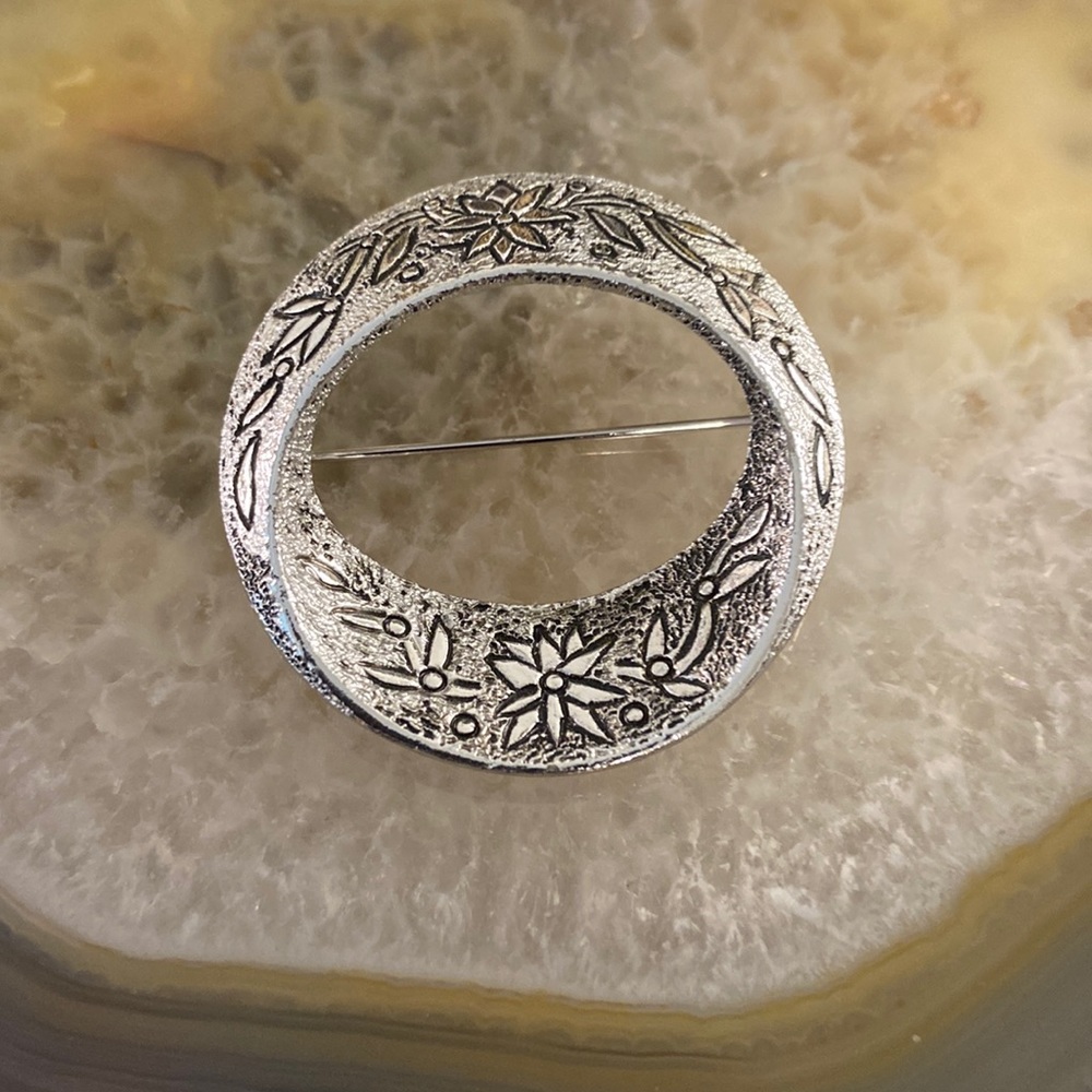 Vintage Emmons silver decorative flower brooch 2”